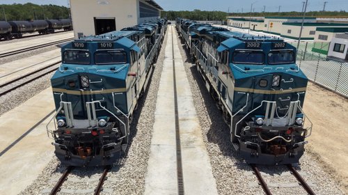 Llegan primeras locomotoras del Tren Maya de carga