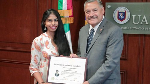 Estudiante india se gradúa con honores en Doctorado de la UANL