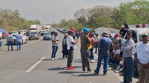Pescadores de Veracruz bloquean carreteras en protesta por crisis