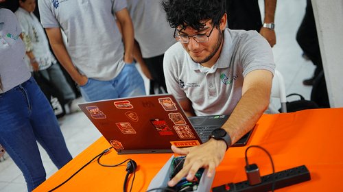 Nuevo León capacita a jóvenes emprendedores rumbo al Mundial