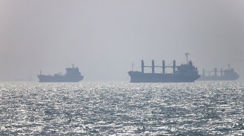 EUA bombardea Irán tras ataque de Teherán contra buque en Ormuz