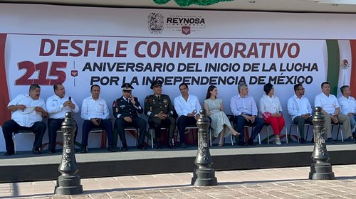 Aprovechan desfile para exigirle al alcalde mejores servicios
