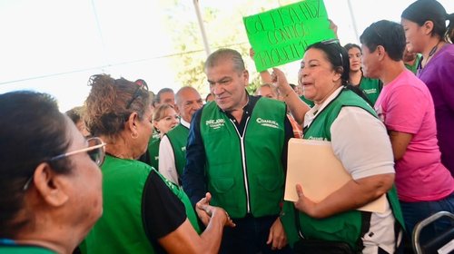 Miguel Riquelme entrega impermeabilizante a bajo costo en Torreón
