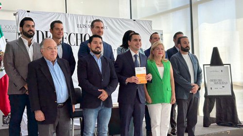 Presenta Susarrey su libro de Movilidad en Congreso