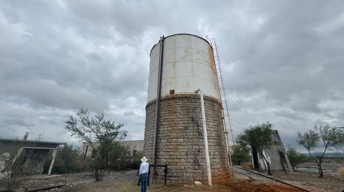 Rehabilitan tanque de almacenamiento de agua en el ejido Hipólito