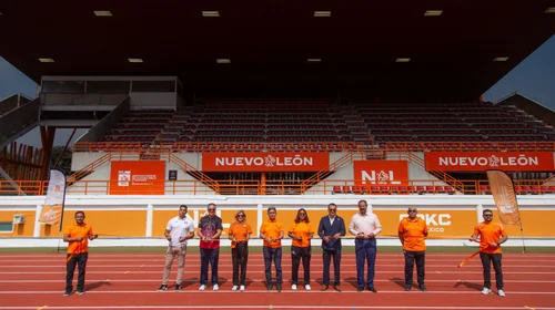 Inaugura INDE nueva imagen de la pista de atletismo del CARE