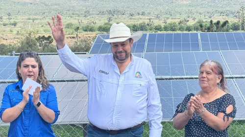 Ponen paneles solares para mejorar abasto de agua en San Martín