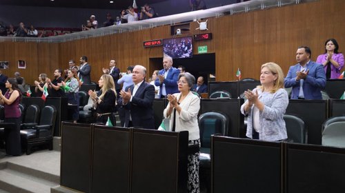 Rinden homenajes a Mauricio Fernández en Congreso