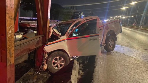 Hombre resulta lesionado tras impactarse contra puente peatonal