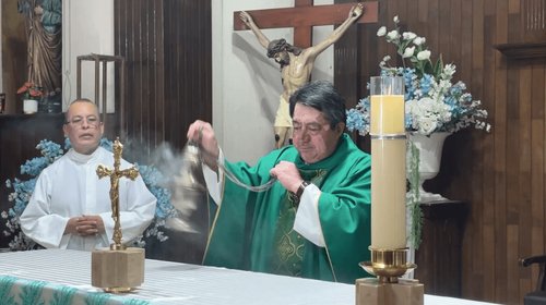 Padre Paulo Sánchez celebra 50 años con historia de servicio