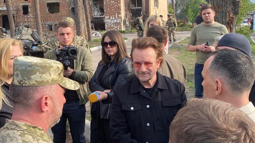 U2 lanza cortometraje grabado en el frente de Ucrania