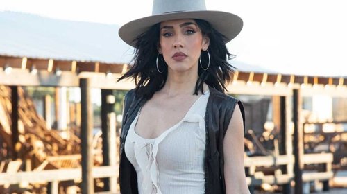 Sandra Echeverría retoma su faceta musical con tema ranchero