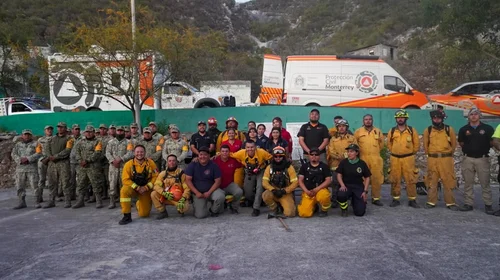 Tras tres días, apagan totalmente incendio en Cerro Topo Chico