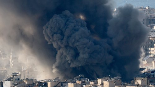 Israel bombardea sur de Beirut tras ataque de Hezbolá