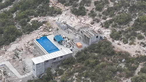 Vuelven construcciones a La Huasteca, pero Estado las clausura