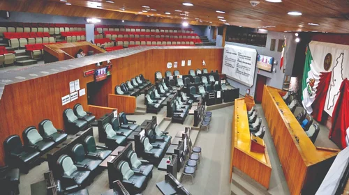 En la raya: pelean priistas reacomodos en Congreso