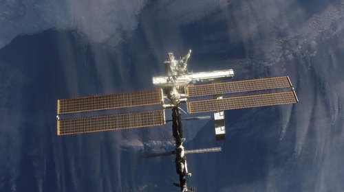 Opera la Estación Espacial bajo alerta por fuga de aire