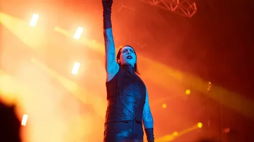 Marilyn Manson triunfa en Fenapo pese a protestas conservadoras