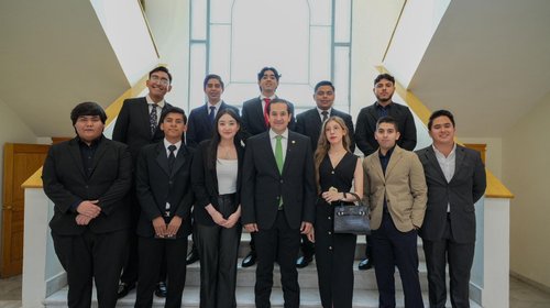 Visitan estudiantes de Piedras Negras Congreso de Coahuila