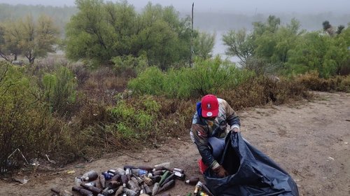 Limpian presa Palo Blanco; retiran 20 bolsas de basura en jornada