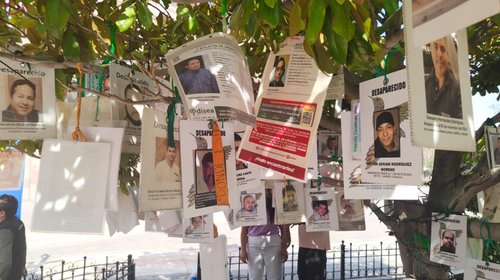 Madres buscadoras instalan antimonumento en la Plaza de Armas