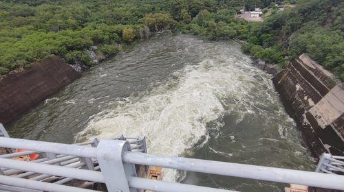 Comisión Nacional del Agua desfogan presa La Boca