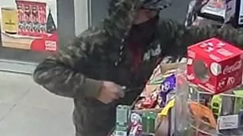 Detiene San Pedro a hombre que asaltó tienda en la Del Valle