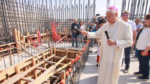 Bendicen la construcción de la Cruz de la Misericordia