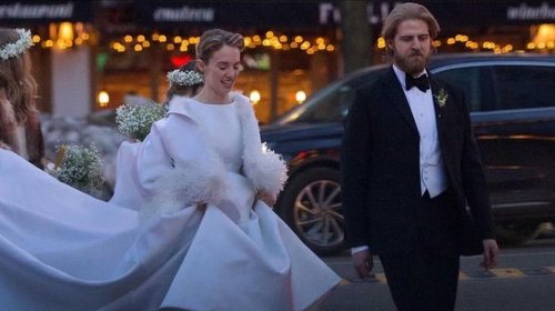 Maya Hawke se casa y reúne a elenco de Stranger Things