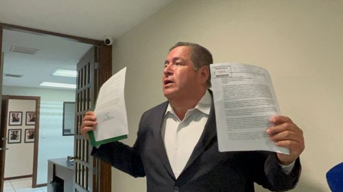 Reclama suplente curul de Tony Flores; podría perderla por faltas