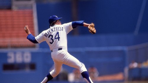 Dodgers inmortaliza el número 34 de Fernando Valenzuela