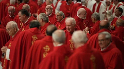 Cardenales ultiman sus reuniones antes del cónclave
