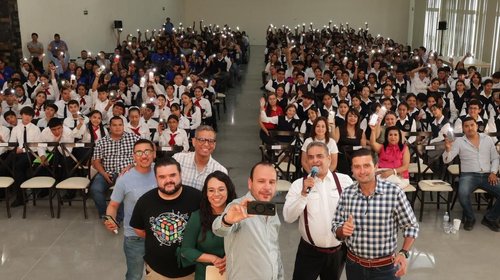 Parras impulsa a jóvenes con conferencias científicas y apoyos