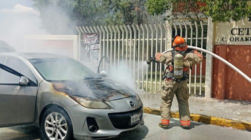 Vehículo queda con daños tras incendio en Ramos Arizpe