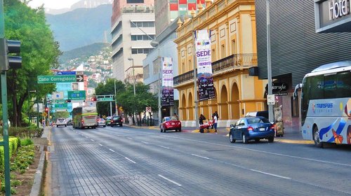 Aplicarán cierres en centro de Monterrey por carrera 10K y 21K