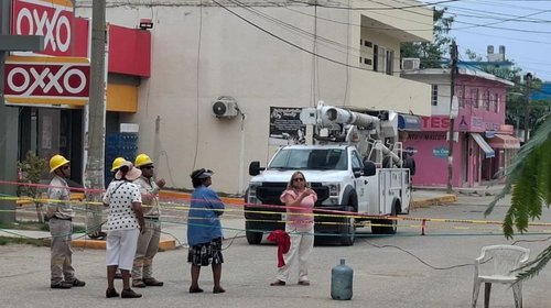 Vecinos bloquean calles y carreteras por apagones en Altamira