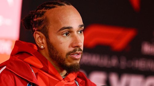 Hamilton choca en práctica y calienta pelea por el título