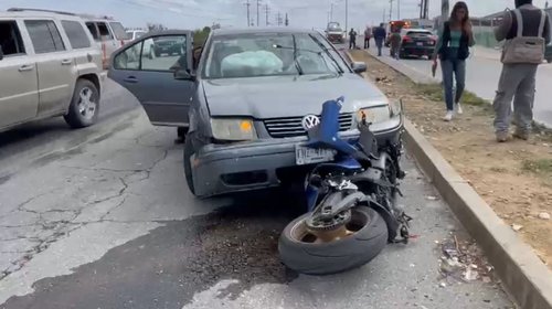 Motociclista resulta herido tras fuerte choque