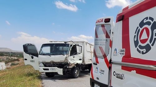 Choque entre tráiler y camión de carga deja un lesionado
