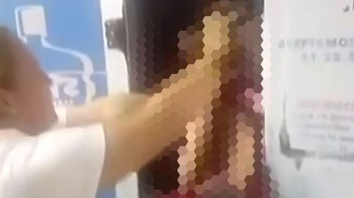 Bañan a niña en agua purificada por falta de servicio en Torreón