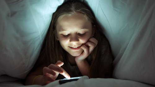 Vamping: el hábito nocturno que afecta a adolescentes en verano