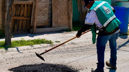 Reparan calles deterioradas en diez sectores de Ramos Arizpe