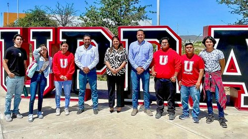Colabora municipio y UPRA en mantenimiento de espacios deportivos