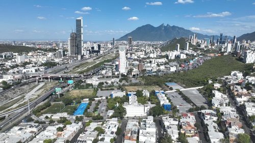 ¡Reaparecen montañas! Urbe regia presume cielo azul