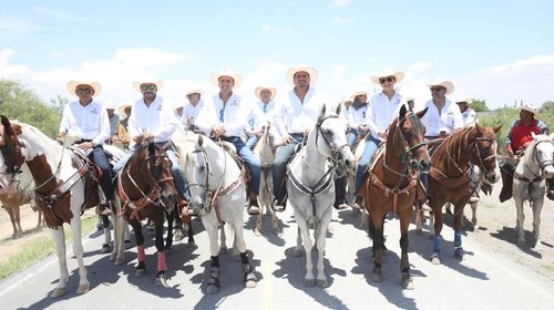 Cabalgata de San Buenaventura reúne a miles en Coahuila