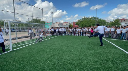 Invierten casi 2 mdp en cancha de futbol en Jarachina Sur