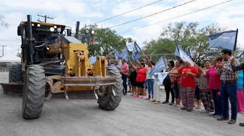 Raúl Cantú de la Garza pavimenta colonias de Salinas Victoria