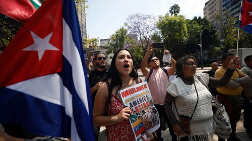 Manifestantes claman en México que 'Cuba no está sola'