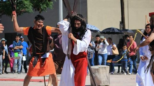 Sergio cumple 30 años como Cristo en la Aurora, Saltillo