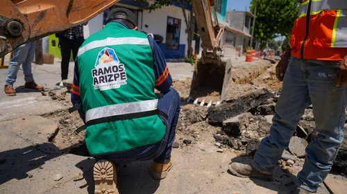 Atienden fugas y rehabilita red de agua en varias colonias